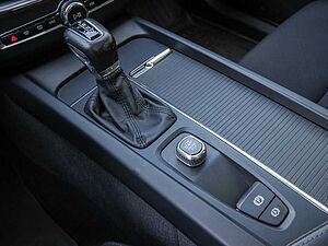 Volvo  D4 AWD Momentum Navi Kam Pano AHK
