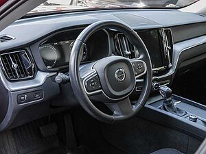 Volvo  D4 AWD Momentum Navi Kam Pano AHK