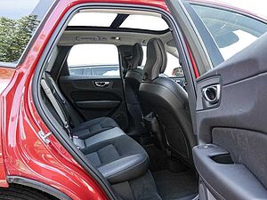 Volvo  D4 AWD Momentum Navi Kam Pano AHK