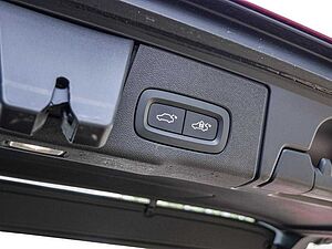 Volvo  D4 AWD Momentum Navi Kam Pano AHK