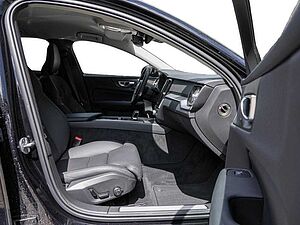 Volvo  B4 Plus Dark Navi Kam SHZ LH ACC BLIS