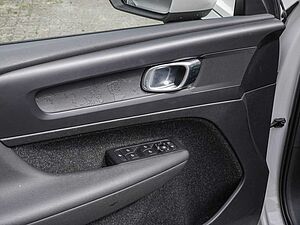 Volvo  T3 Basis Navi SHZ KAM BLIS PDC