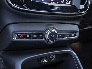 Volvo  D4 Momentum AWD Kam Pano Navi