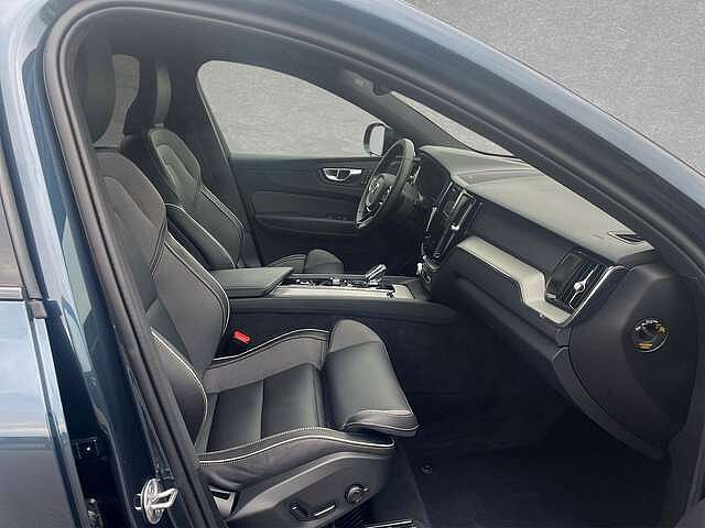Volvo  B5 AWD Mild-Hybrid Plus Dark AHK ACC BLIS