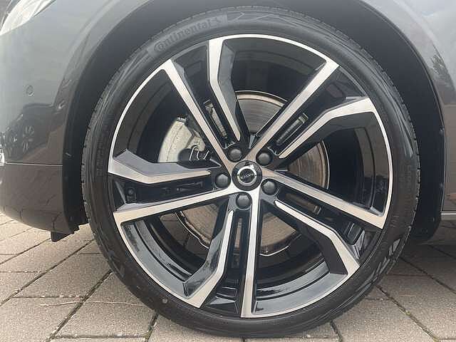 Volvo  B4 Mild Hybrid Ultimate Bright AHK ACC HUD
