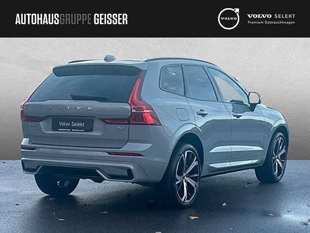 Volvo  B4 Mild-Hybrid Plus Dark AHK ACC LED