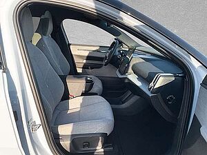 Volvo  Ultra Single Motor Extended Range ACC BLIS