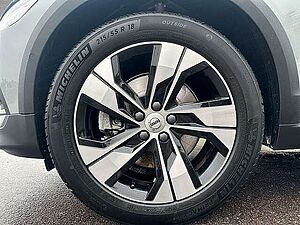 Volvo  B4 AWD Plus Mild Hybrid LED