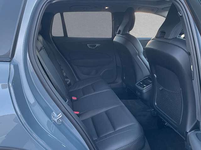 Volvo  B4 AWD Mild-Hybrid Ultimate