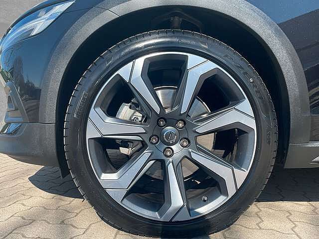 Volvo  B4 AWD Mild-Hybrid Ultimate