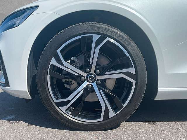 Volvo  B4 Mild-Hybrid Plus Dark ACC BLIS SD