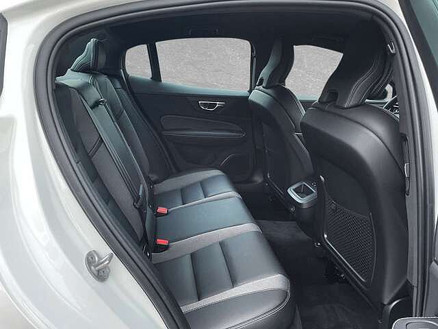 Volvo  B4 Mild-Hybrid Plus Dark Automatik ACC BLIS