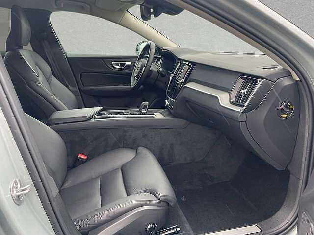 Volvo  B4 Mild-Hybrid Plus Dark ACC BLIS LED