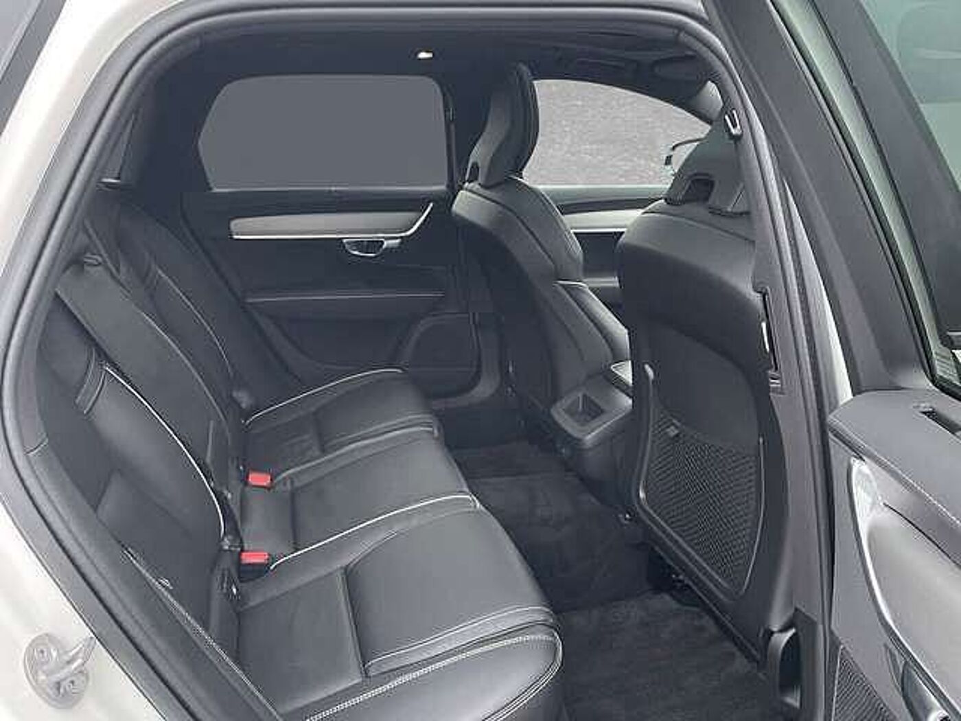 Volvo  B4 Mild-Hybrid Plus Dark ACC BLIS SD