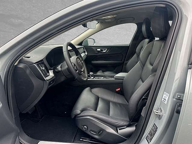 Volvo  B4 AWD Plus Mild Hybrid LED