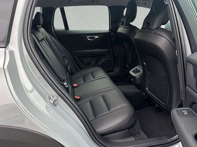 Volvo  B4 AWD Plus Mild Hybrid LED