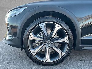 Volvo  B4 AWD Mild-Hybrid Ultimate