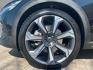 Volvo  B4 AWD Mild-Hybrid Ultimate