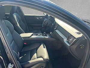 Volvo  B4 AWD Mild-Hybrid Ultimate