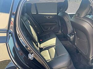 Volvo  B4 AWD Mild-Hybrid Ultimate