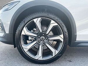 Volvo  B4 AWD Mild-Hybrid Ultimate