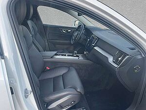 Volvo  B4 AWD Mild-Hybrid Ultimate