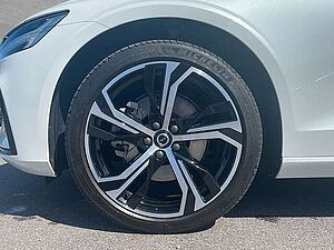 Volvo  B4 Mild-Hybrid Plus Dark ACC BLIS SD