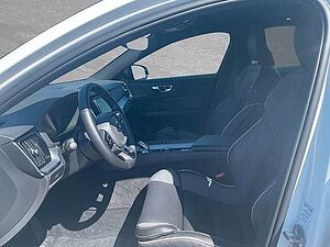 Volvo  B4 Mild-Hybrid Plus Dark ACC BLIS SD