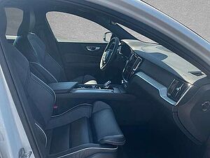 Volvo  B4 Mild-Hybrid Plus Dark ACC BLIS SD