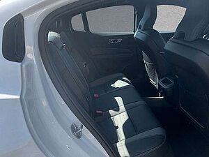 Volvo  B4 Mild-Hybrid Plus Dark ACC BLIS SD