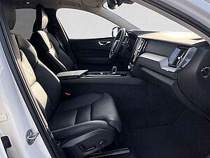 Volvo  B4 Mild-Hybrid Plus Dark ACC BLIS SD