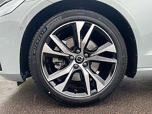 Volvo  B4 Mild-Hybrid Plus Dark ACC BLIS LED