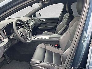 Volvo  B4 Mild-Hybrid Plus Dark AHK ACC LED