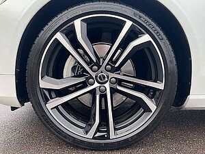 Volvo  B4 Mild-Hybrid Plus Dark ACC BLIS SD