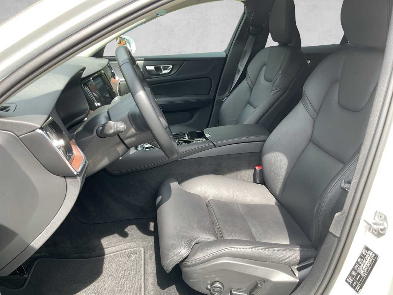 Volvo  Bluetooth Navi LED Vollleder Klima Standhzg Einparkhilfe el. Fenster