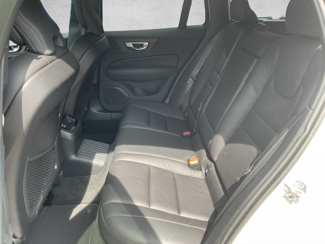 Volvo  Bluetooth Navi LED Vollleder Klima Standhzg Einparkhilfe el. Fenster