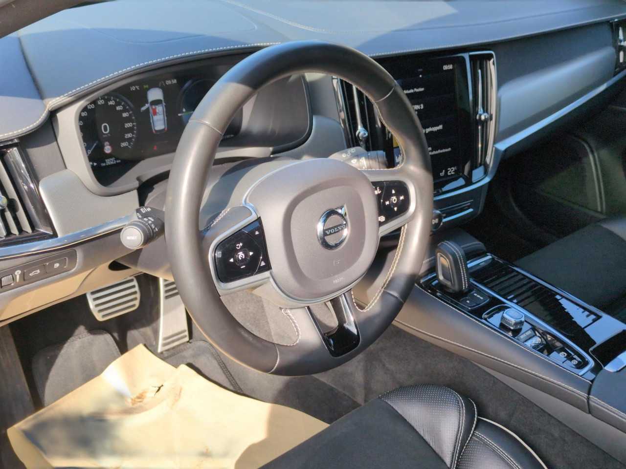Volvo  Bluetooth Head Up Display Navi LED Klima Standhzg Einparkhilfe el. Fenster