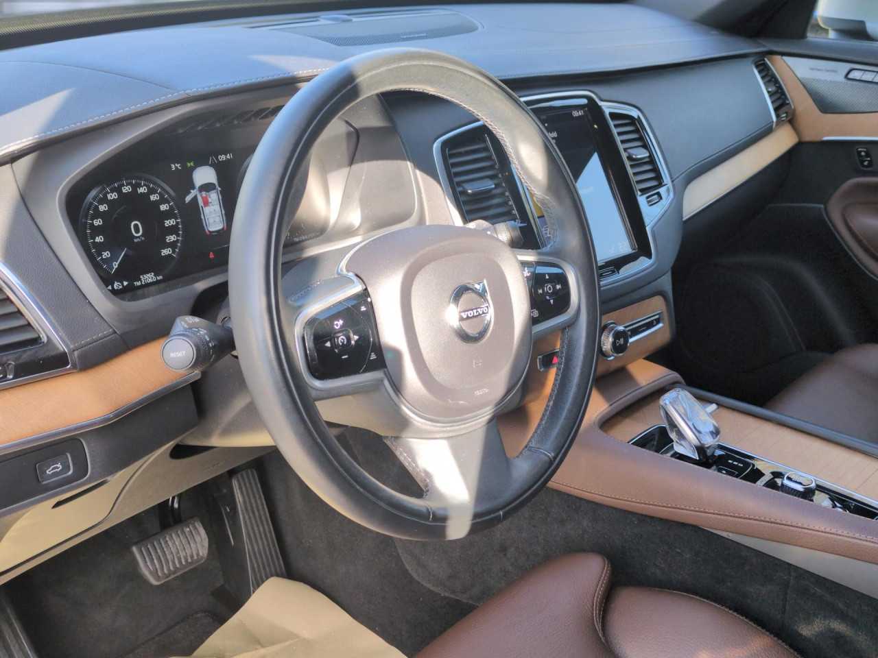 Volvo  Bluetooth Navi LED Vollleder Klima Standhzg Einparkhilfe el. Fenster