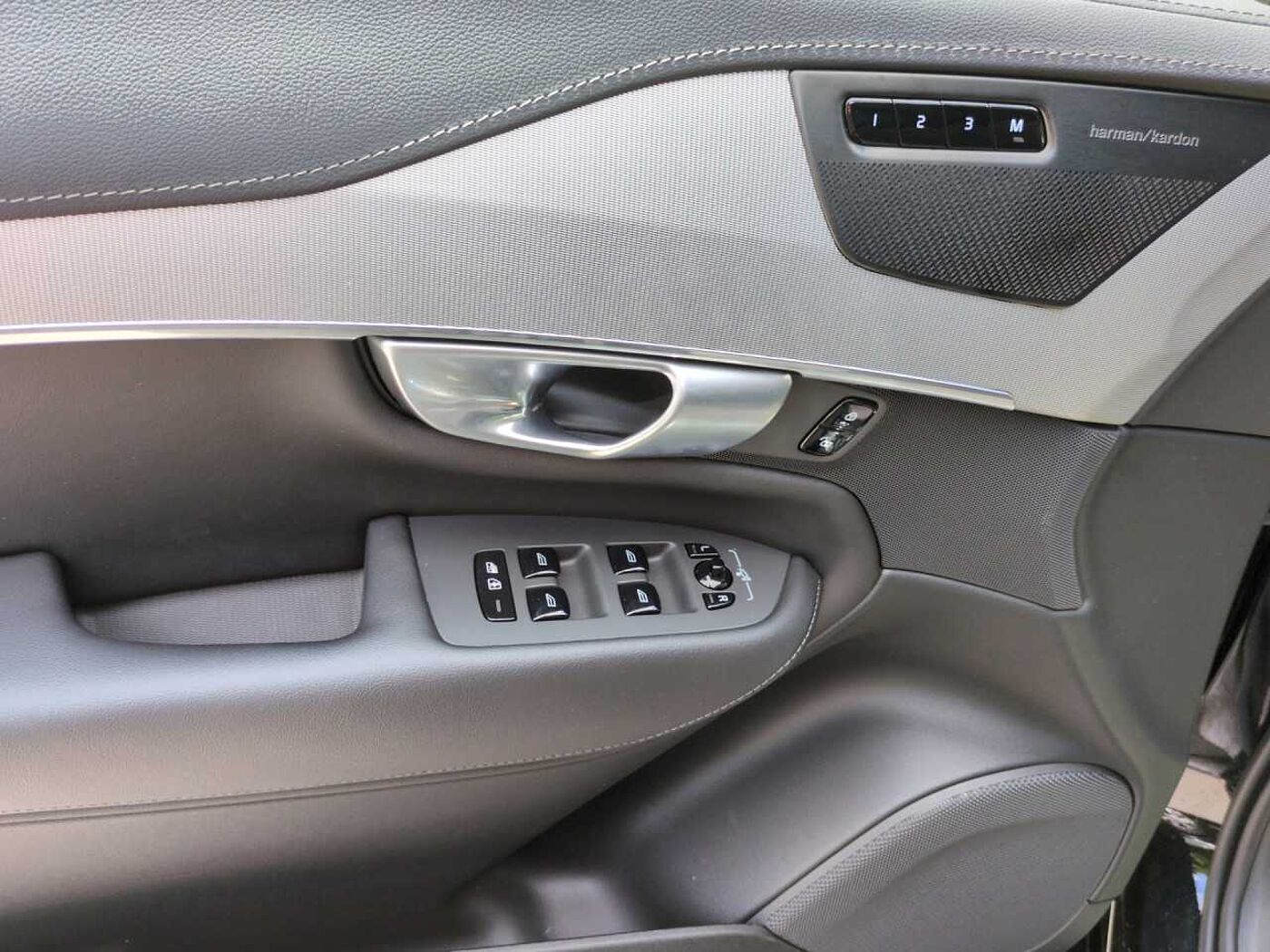 Volvo  Bluetooth Navi LED Vollleder Klima Standhzg Einparkhilfe el. Fenster