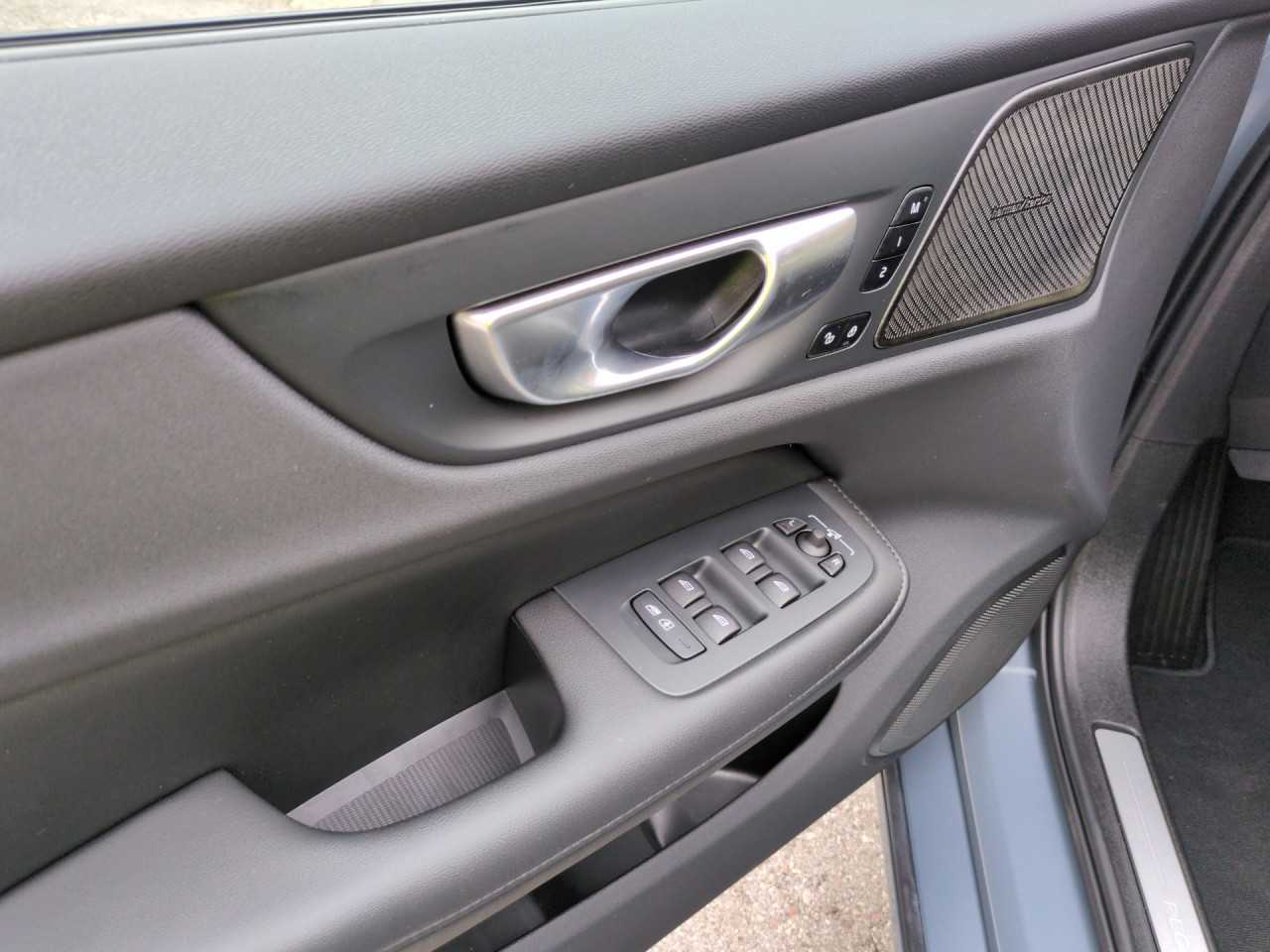 Volvo  Bluetooth Navi LED Vollleder Klima Standhzg Einparkhilfe el. Fenster