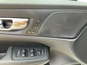 Volvo  Bluetooth Navi LED Vollleder Klima Standhzg Einparkhilfe el. Fenster