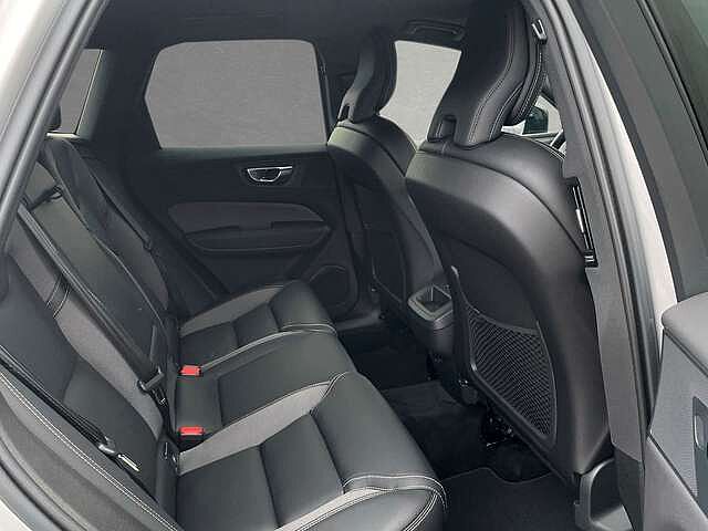 Volvo  B4 Mild-Hybrid Plus Dark AHK ACC BLIS