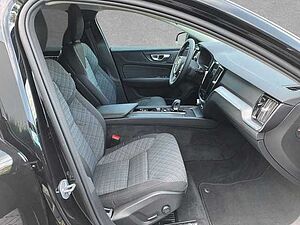 Volvo  B4 Mild-Hybrid Core ACC BLIS LED