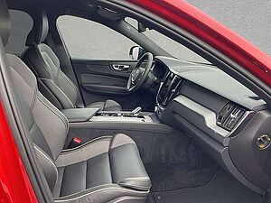 Volvo  B5 AWD Mild-Hybrid Plus Dark AHK ACC BLIS