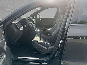 Volvo  B4 Mild-Hybrid Plus Dark AHK ACC BLIS