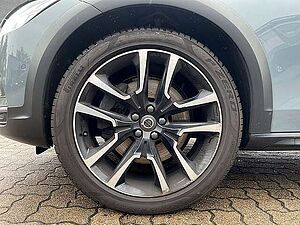 Volvo  B4 AWD Mild-Hybrid Plus AHK