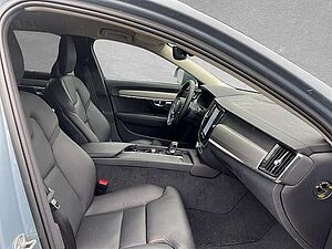 Volvo  B4 AWD Mild-Hybrid Plus AHK