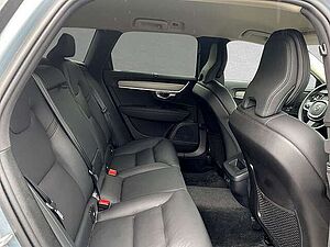 Volvo  B4 AWD Mild-Hybrid Plus AHK