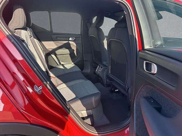 Volvo  B3 MILD-Hybrid Automatik Plus Dark LED