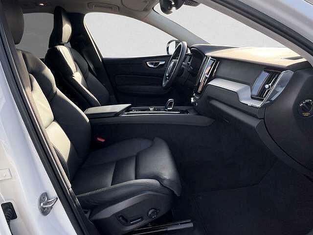 Volvo  B4 Mild-Hybrid Plus Dark ACC BLIS SD